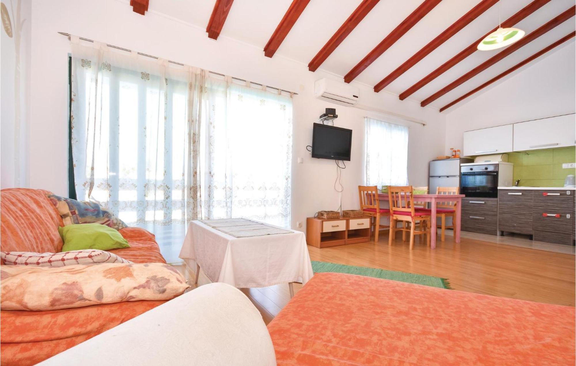2 Bedroom Gorgeous Apartment In Stomorska Luaran gambar