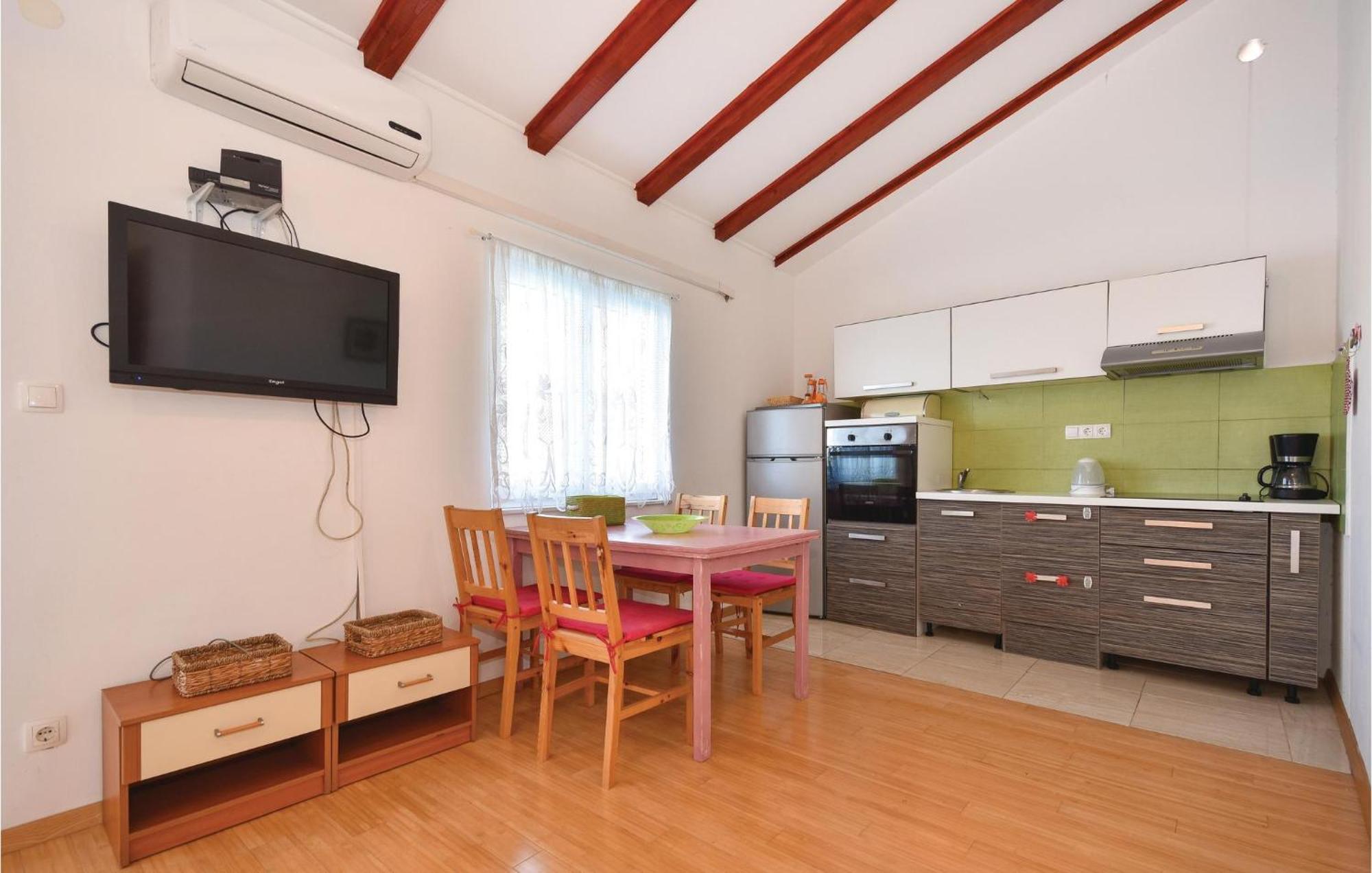 2 Bedroom Gorgeous Apartment In Stomorska Luaran gambar