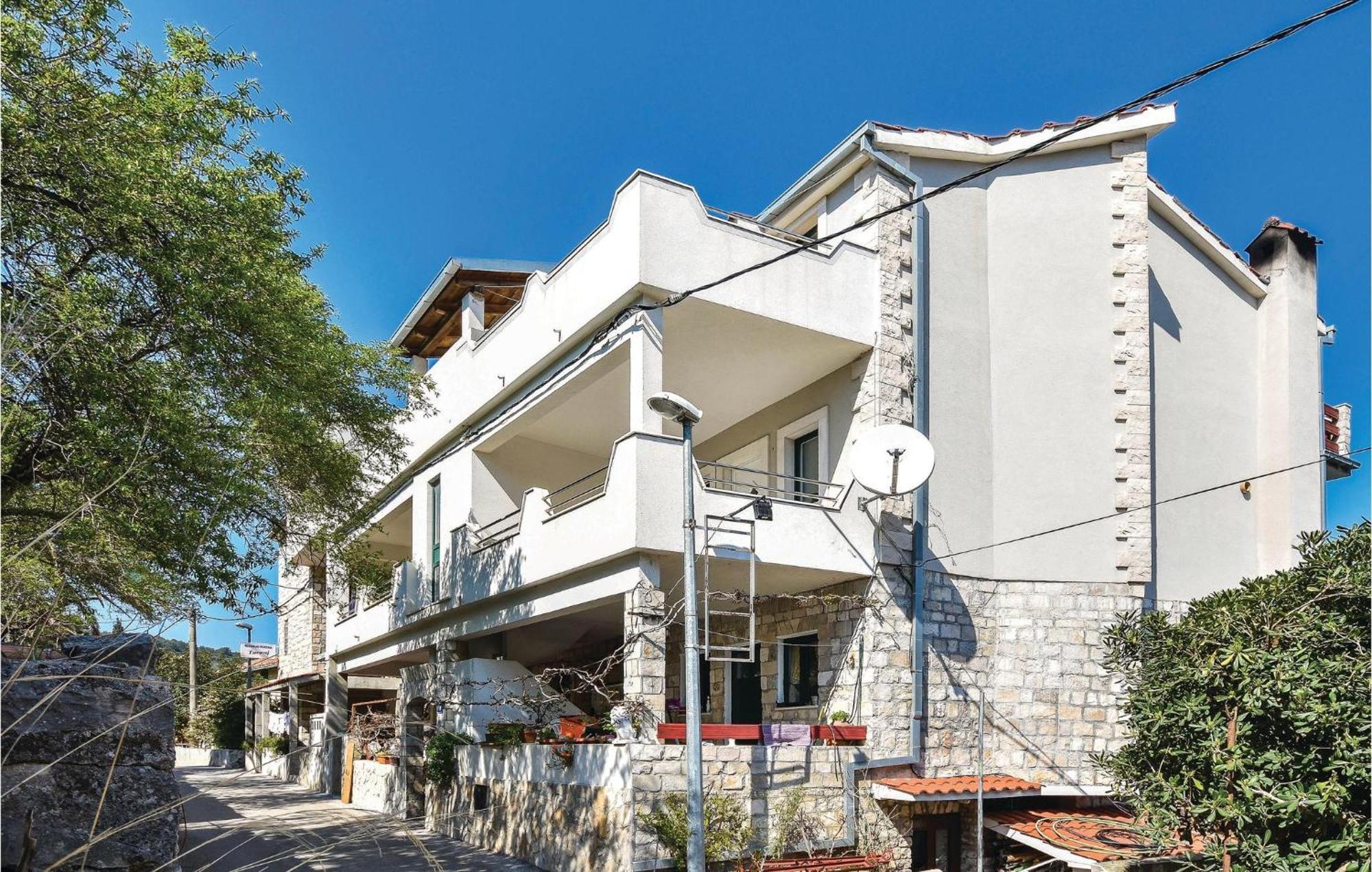 2 Bedroom Gorgeous Apartment In Stomorska Luaran gambar